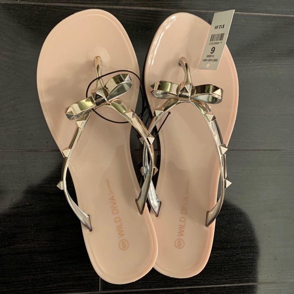 FLIP FLOPS - Picture 1 of 3